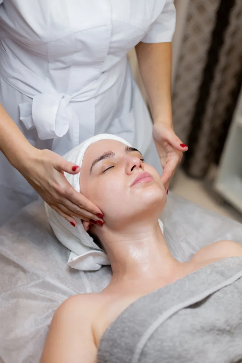 To get the most out of your massage, book ahead, communicate your needs clearly, respect spa etiquette, and be mindful of health and safety practices - Photo Source: Freepik